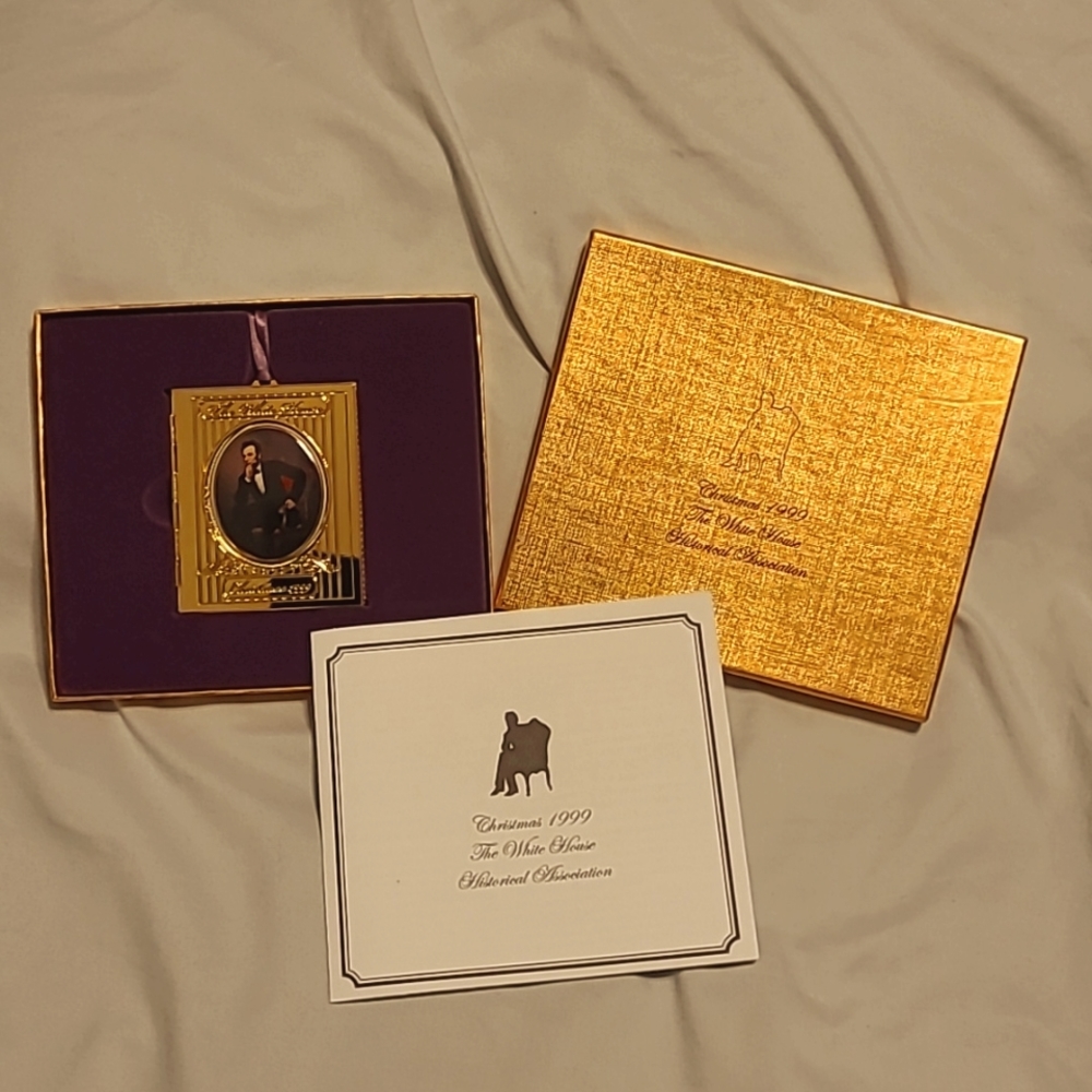 1999 Whit House Christmas Ornament
